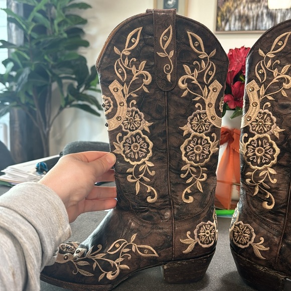 Old Gringo Cowgirl boots. Real leather. Originally $400. - Picture 3 of 4